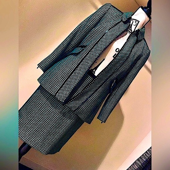 Carlisle Women’s Houndstooth Wool Business Suit - Picture 15 of 16